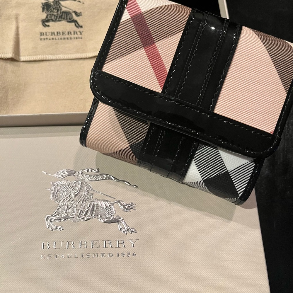 Burberry Nova Check Bifold Wallet, NWT. In original box and comes with dustbag - Picture 2 of 8